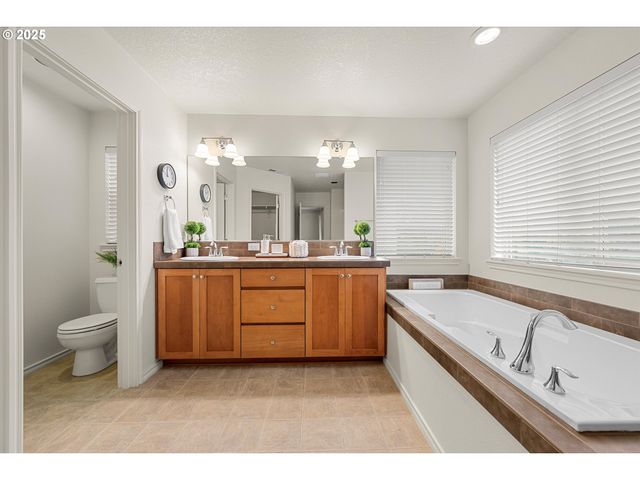 17925 Nw WATERFIELD Ct, Beaverton, OR 97006