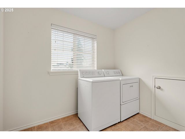 17925 Nw WATERFIELD Ct, Beaverton, OR 97006