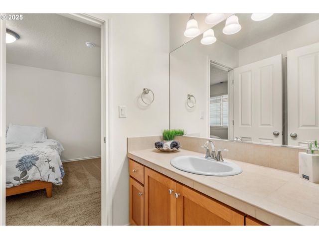 17925 Nw WATERFIELD Ct, Beaverton, OR 97006