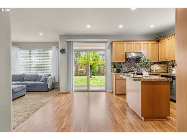 17925 Nw WATERFIELD Ct, Beaverton, OR 97006