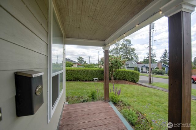 664 NW New York Avenue, Chehalis, WA 98532
