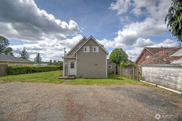 664 NW New York Avenue, Chehalis, WA 98532