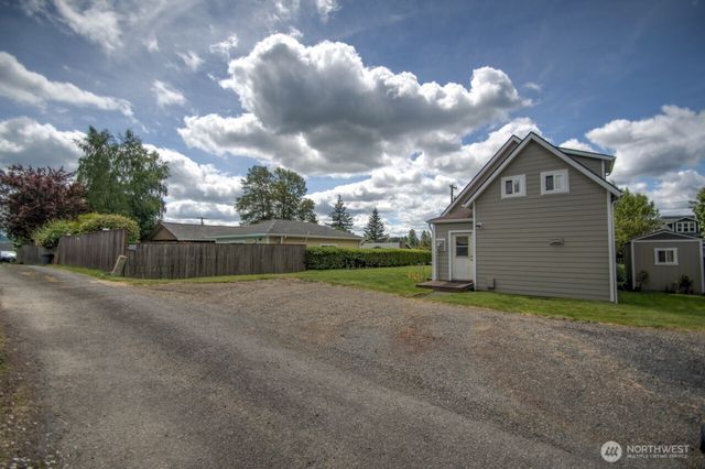 664 NW New York Avenue, Chehalis, WA 98532