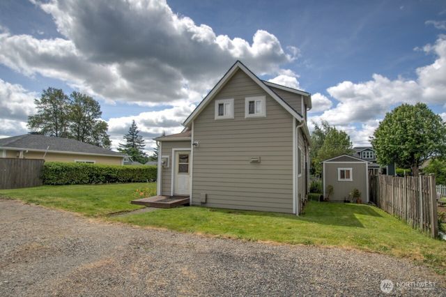 664 NW New York Avenue, Chehalis, WA 98532