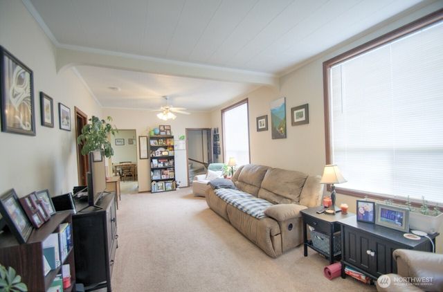 664 NW New York Avenue, Chehalis, WA 98532