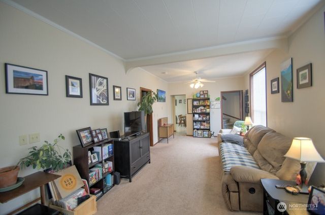 664 NW New York Avenue, Chehalis, WA 98532