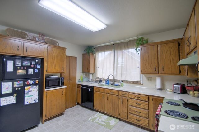 664 NW New York Avenue, Chehalis, WA 98532