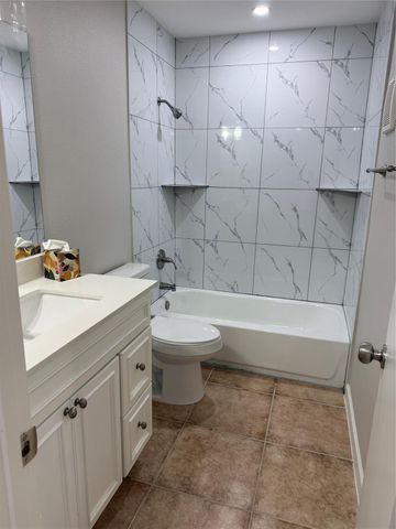 9797 Leawood Boulevard 804, Houston, TX 77099