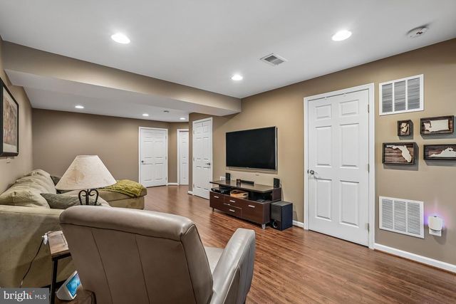 7025 MANAHOAC PL, Gainesville, VA 20155