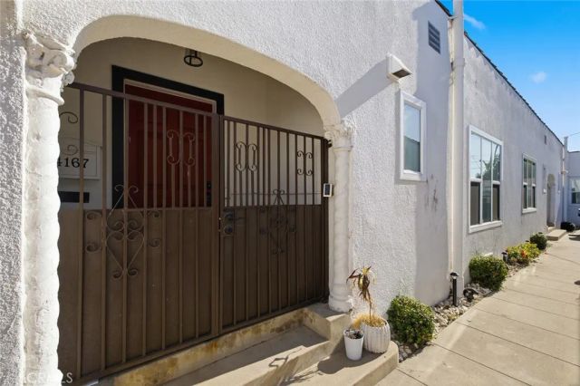 4167 Denker, Los Angeles, CA 90062