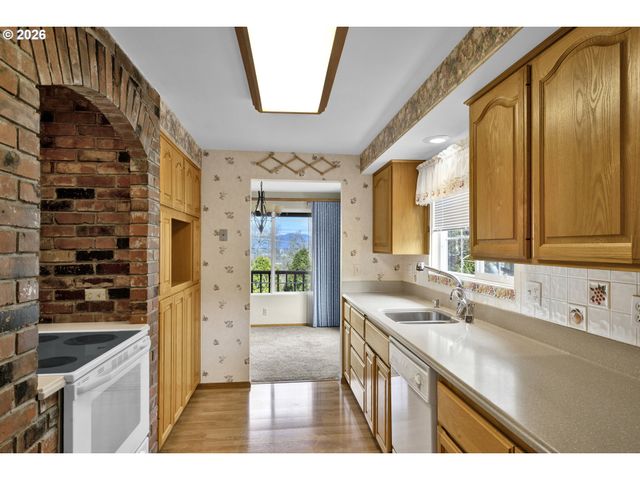 2225 W 28TH Ave, Eugene, OR 97405