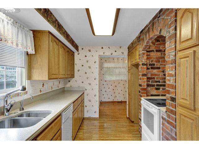 2225 W 28TH Ave, Eugene, OR 97405