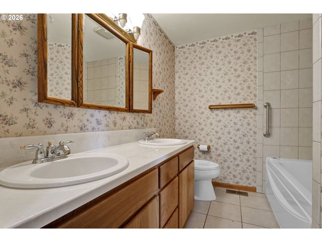 2225 W 28TH Ave, Eugene, OR 97405