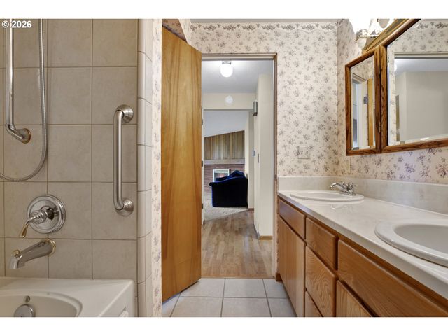 2225 W 28TH Ave, Eugene, OR 97405