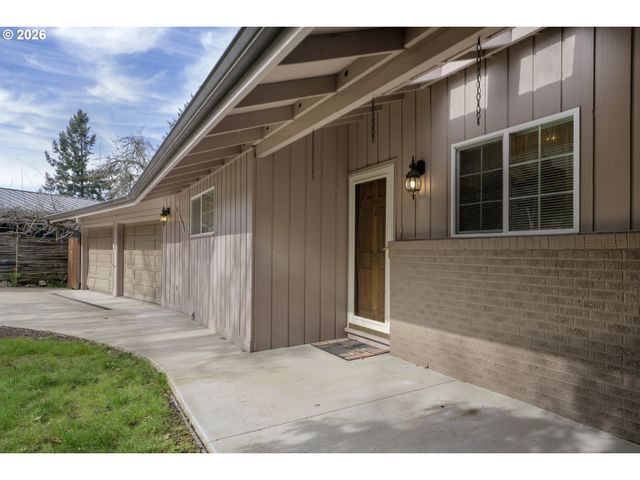 2225 W 28TH Ave, Eugene, OR 97405