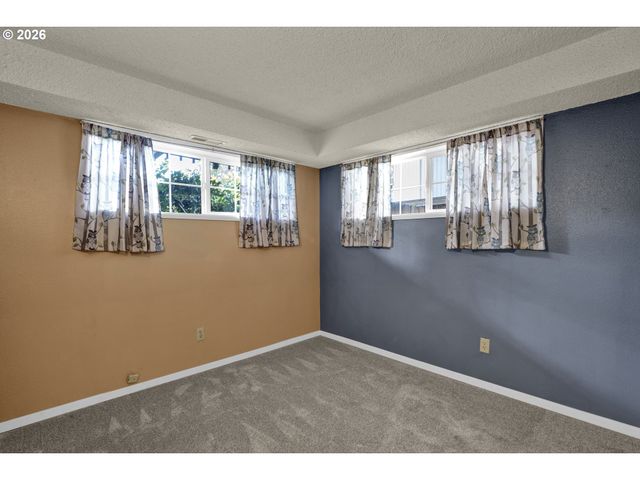 2225 W 28TH Ave, Eugene, OR 97405