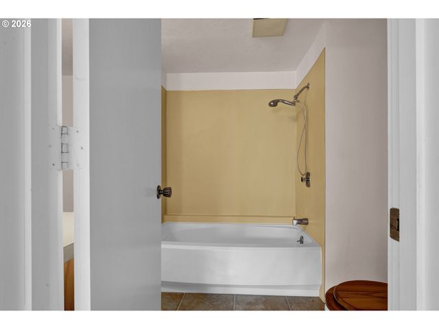 2225 W 28TH Ave, Eugene, OR 97405