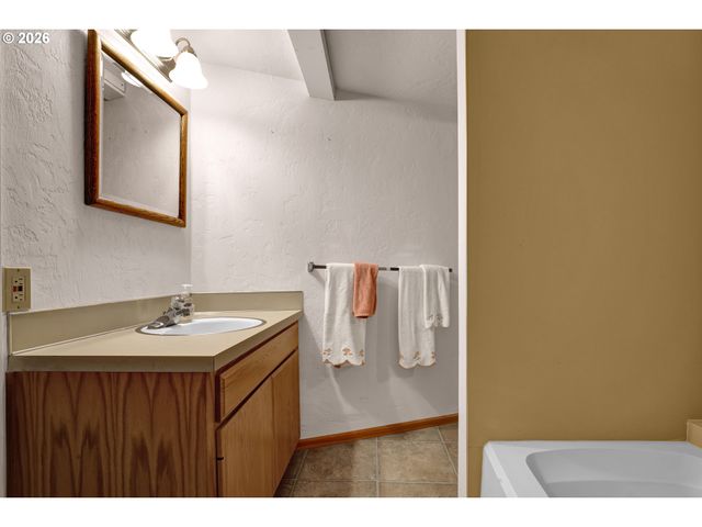 2225 W 28TH Ave, Eugene, OR 97405