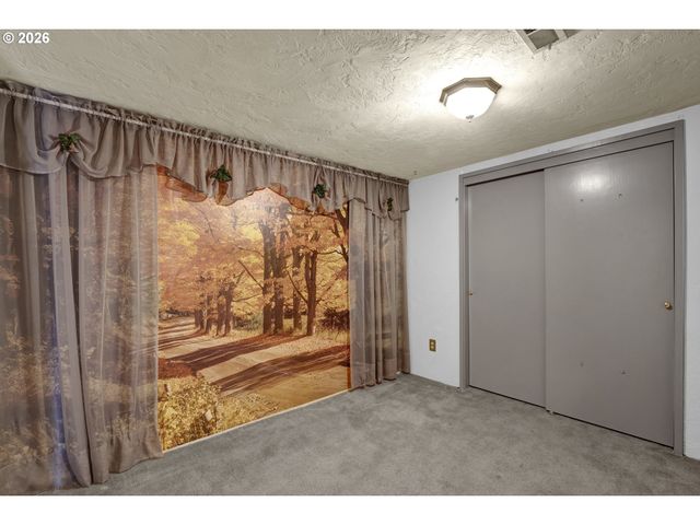 2225 W 28TH Ave, Eugene, OR 97405