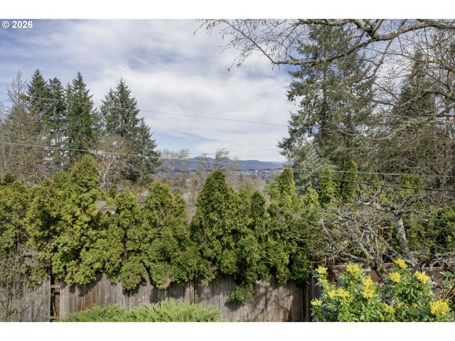 2225 W 28TH Ave, Eugene, OR 97405