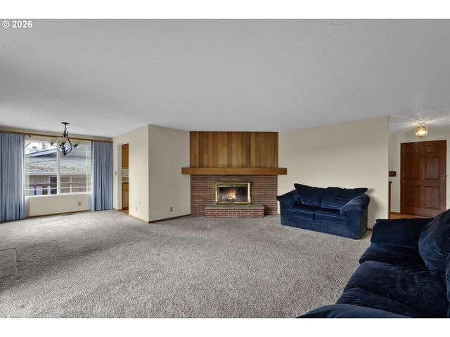 2225 W 28TH Ave, Eugene, OR 97405