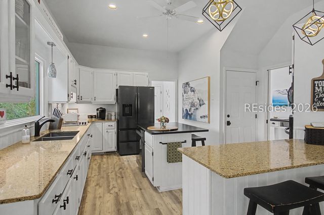 2 Narragansett Ln, Hilton Head Island, SC 29928