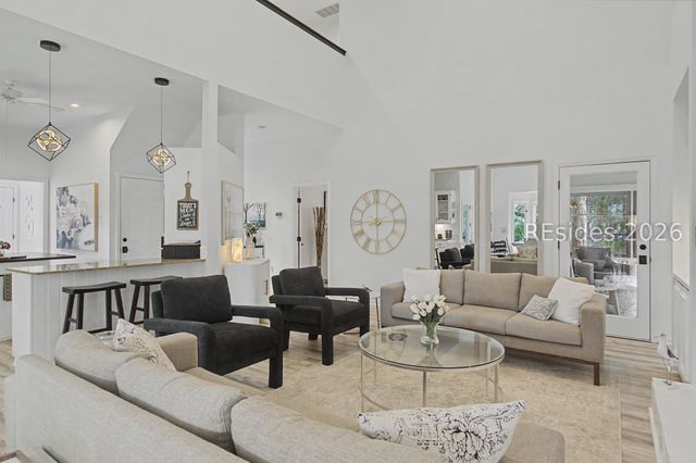 2 Narragansett Ln, Hilton Head Island, SC 29928