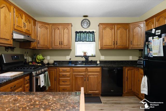 14297 Hickory Hill Drive, Woodstock Twp, MI 49253