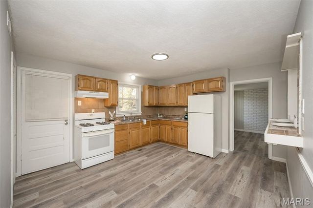 9813 Winkler Drive, St Louis, MO 63136