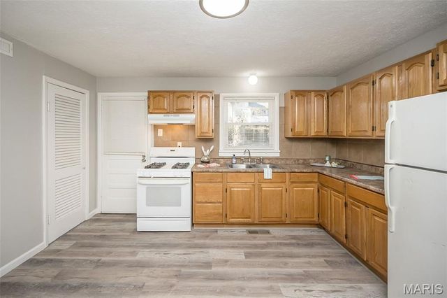 9813 Winkler Drive, St Louis, MO 63136