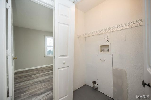 9813 Winkler Drive, St Louis, MO 63136