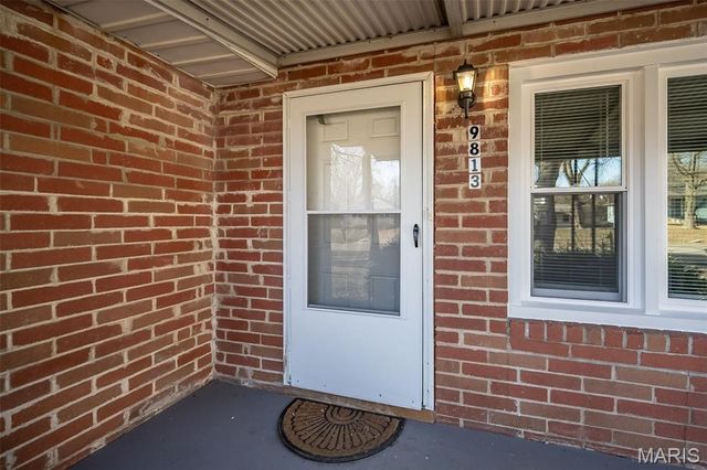 9813 Winkler Drive, St Louis, MO 63136