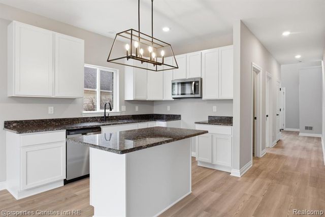 23397 Crescent Ridge Drive, New Boston, MI 48164