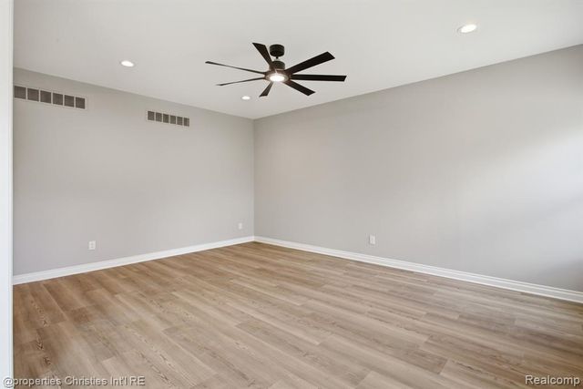 23397 Crescent Ridge Drive, New Boston, MI 48164