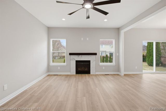 23397 Crescent Ridge Drive, New Boston, MI 48164