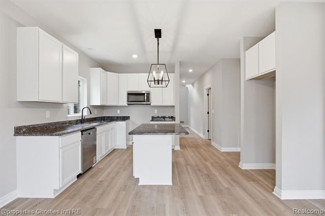 23397 Crescent Ridge Drive, New Boston, MI 48164