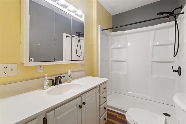 557 W James Street, Lawrence, MI 49064