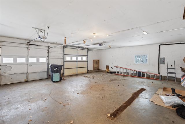 557 W James Street, Lawrence, MI 49064