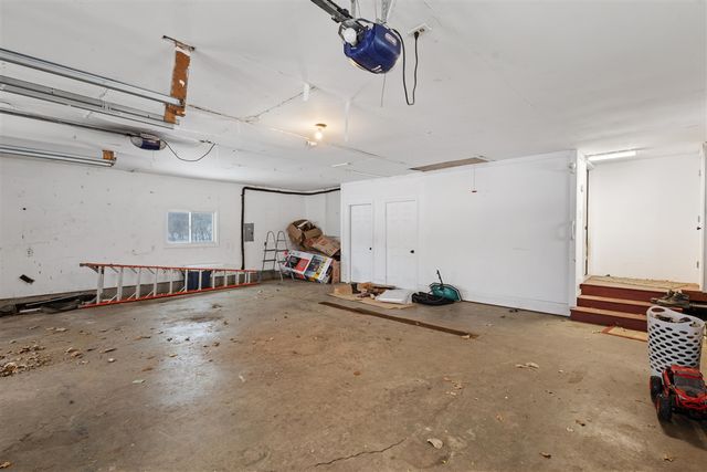 557 W James Street, Lawrence, MI 49064