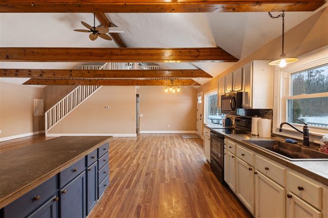 557 W James Street, Lawrence, MI 49064