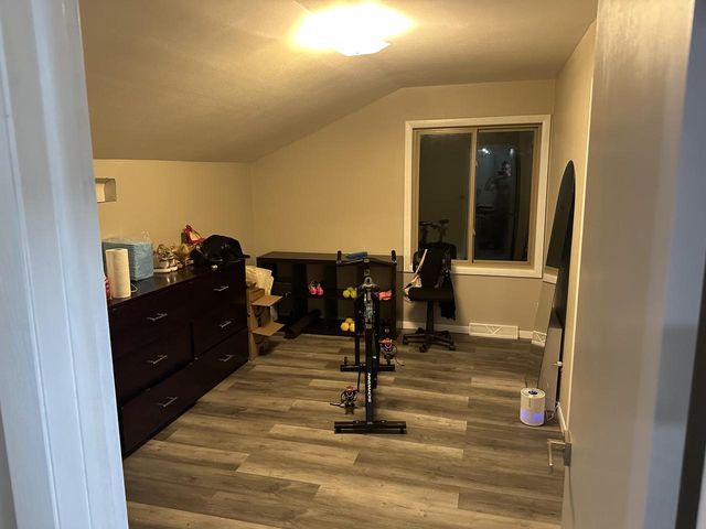 4646 S 124th STREET, Greenfield, WI 53228