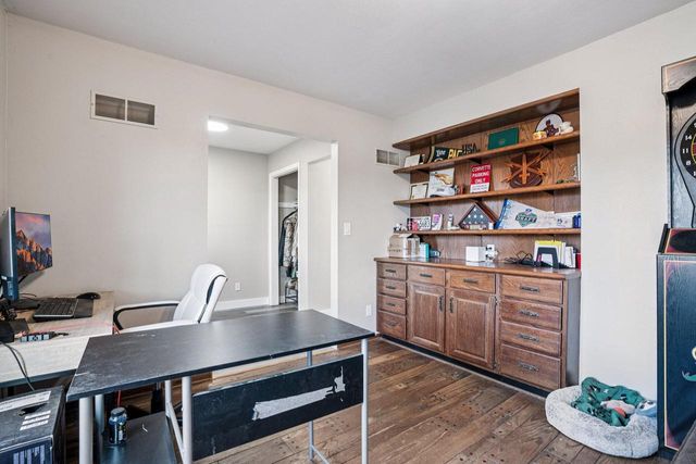 4646 S 124th STREET, Greenfield, WI 53228