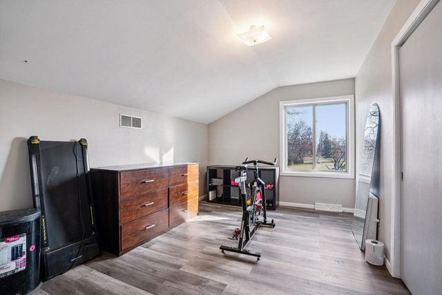 4646 S 124th STREET, Greenfield, WI 53228