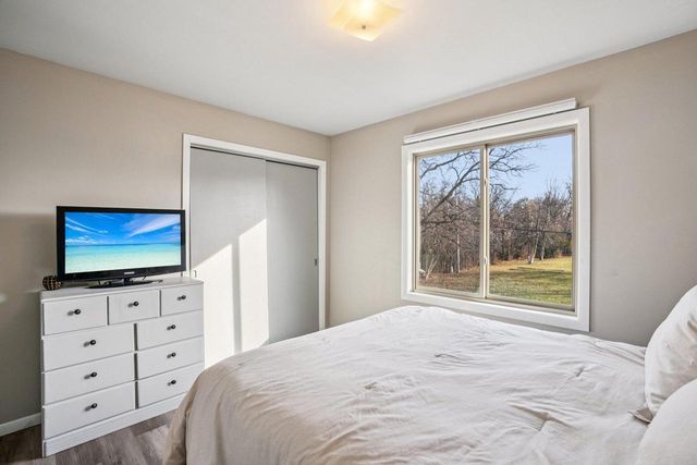 4646 S 124th STREET, Greenfield, WI 53228