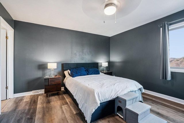 4646 S 124th STREET, Greenfield, WI 53228