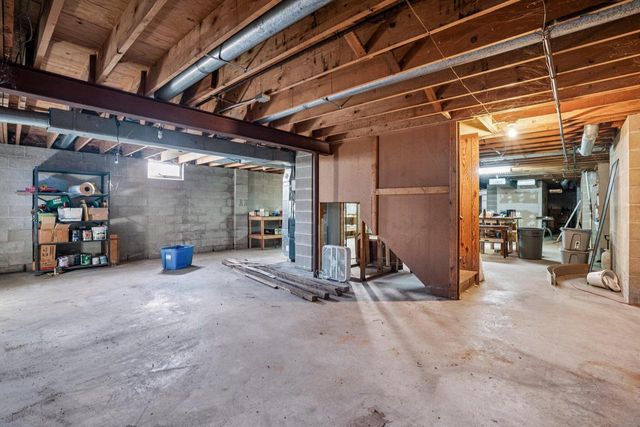 4646 S 124th STREET, Greenfield, WI 53228