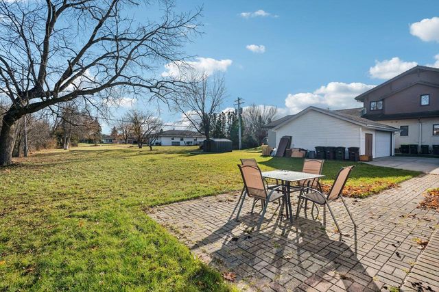 4646 S 124th STREET, Greenfield, WI 53228