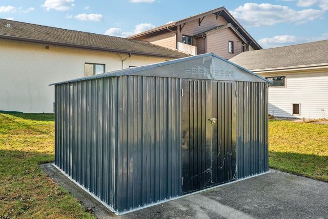 4646 S 124th STREET, Greenfield, WI 53228