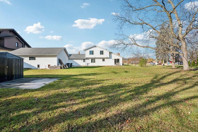 4646 S 124th STREET, Greenfield, WI 53228