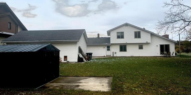 4646 S 124th STREET, Greenfield, WI 53228